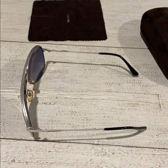 Authentic Tom ford polarized sunglasses (unisex) - Picture 4 of 8